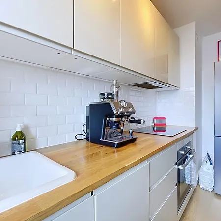 Bright Flat Near Montmartre *