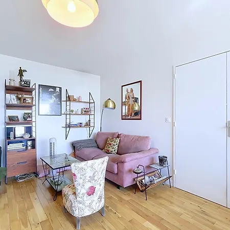 Bright Flat Near Montmartre