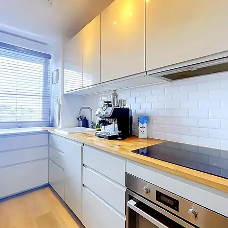 Bright Flat Near Montmartre Parijs