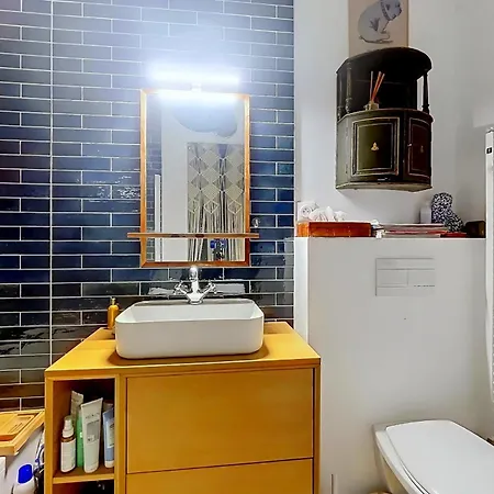 Bright Flat Near Montmartre Parijs
